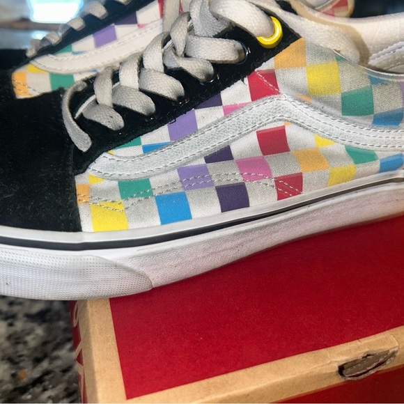 Multicolored Vans in a size 9 - Picture 10 of 10